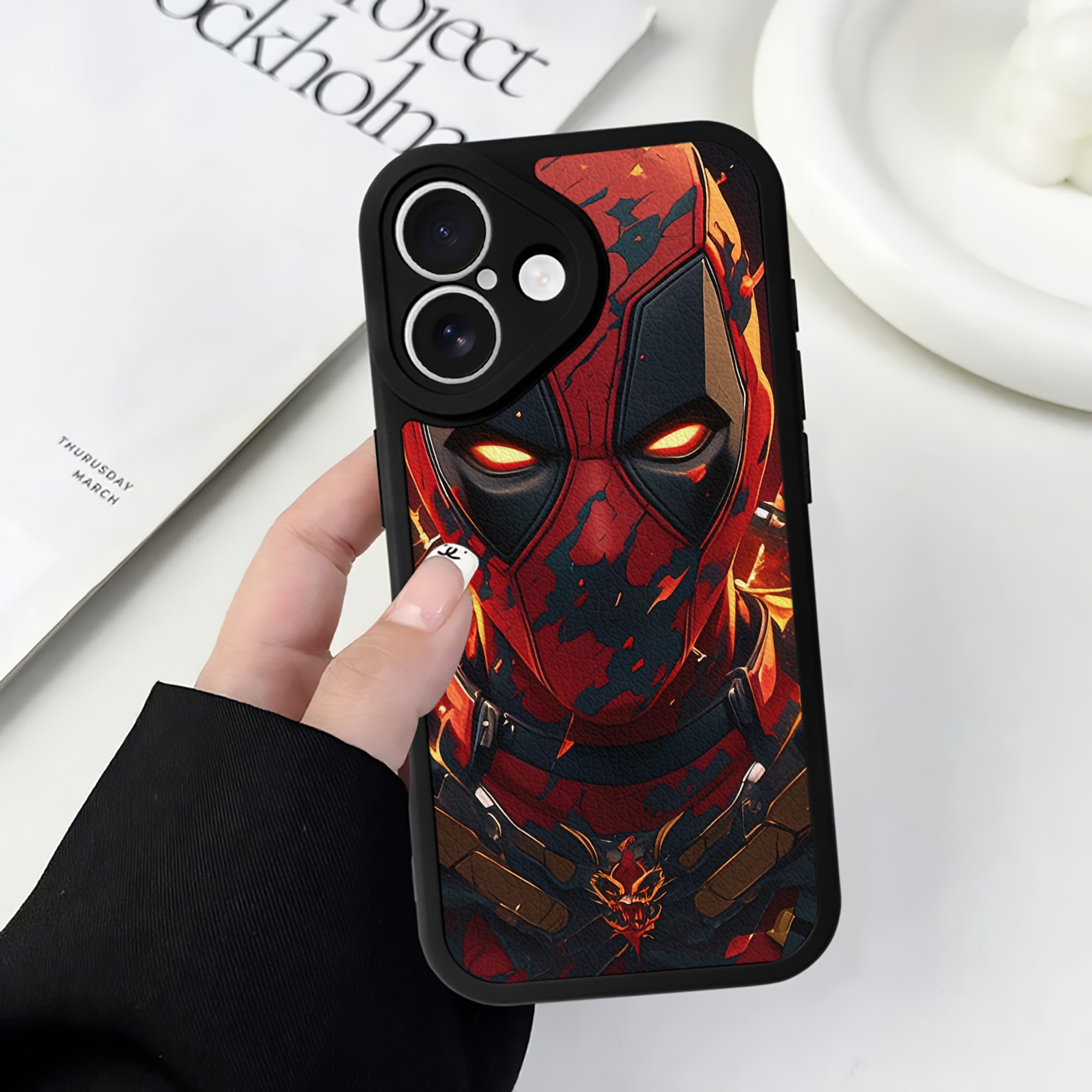 （画像用） Deadpool デッドプール 【iPhone 16シリーズ対応】シリコンスマホケース（レザー調） 材質：シリコン